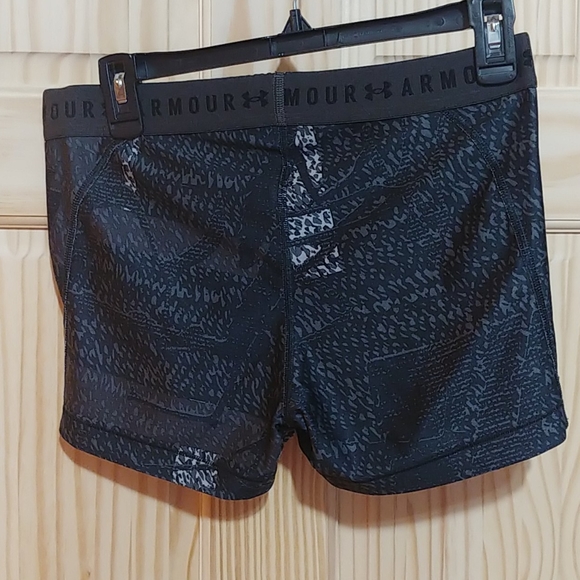 Under Armour Booty Shorts - Picture 2 of 2